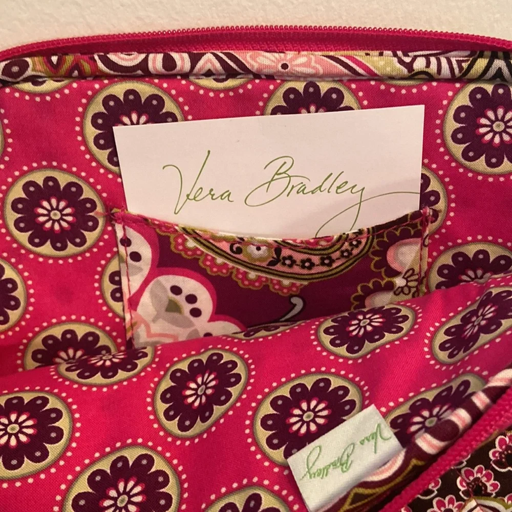 NWOT Vera Bradley tablet cover/holder. Beautiful pattern, card inside for name.
